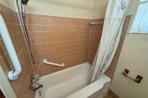 House in Tampa, Florida 3 bedrooms, 122.45 sq.m. № 2204143 - photo 11
