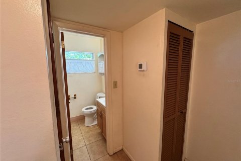 House in Tampa, Florida 3 bedrooms, 122.45 sq.m. № 2204143 - photo 9
