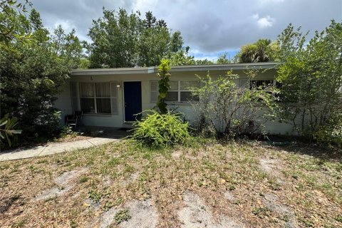 House in Tampa, Florida 3 bedrooms, 122.45 sq.m. № 2204143 - photo 2