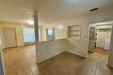 House in Tampa, Florida 3 bedrooms, 122.45 sq.m. № 2204143 - photo 6