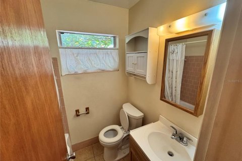 House in Tampa, Florida 3 bedrooms, 122.45 sq.m. № 2204143 - photo 10
