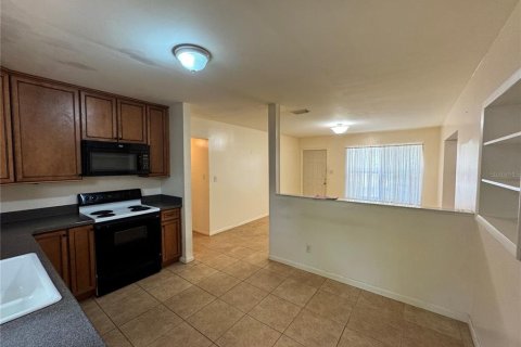 House in Tampa, Florida 3 bedrooms, 122.45 sq.m. № 2204143 - photo 4