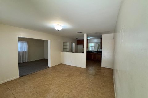 House in Tampa, Florida 3 bedrooms, 122.45 sq.m. № 2204143 - photo 3