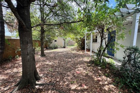 House in Tampa, Florida 3 bedrooms, 122.45 sq.m. № 2204143 - photo 15