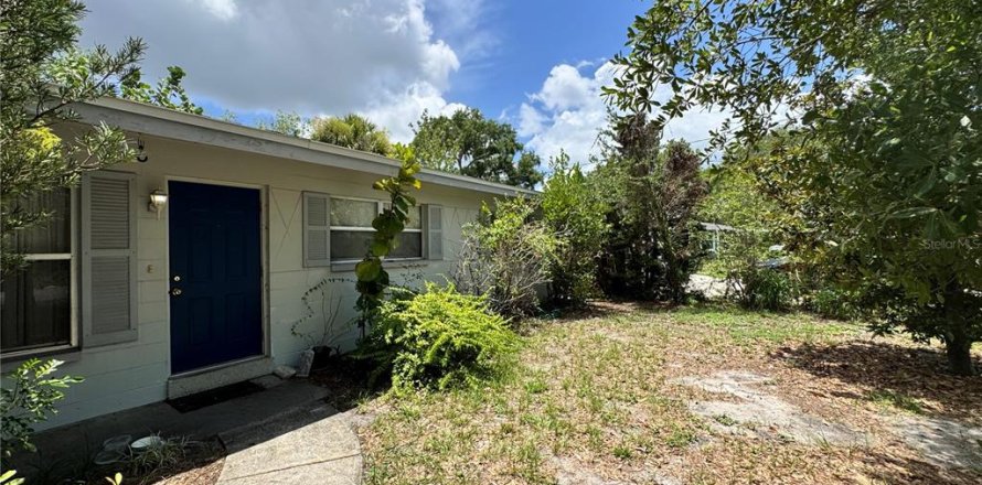 House in Tampa, Florida 3 bedrooms, 122.45 sq.m. № 2204143