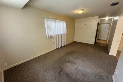 House in Tampa, Florida 3 bedrooms, 122.45 sq.m. № 2204143 - photo 8