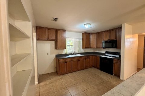 House in Tampa, Florida 3 bedrooms, 122.45 sq.m. № 2204143 - photo 5