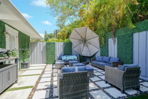 House in Miami, Florida 4 bedrooms, 144.56 sq.m. № 1779118 - photo 14