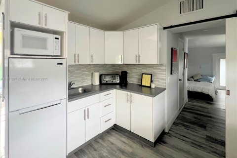 House in Miami, Florida 4 bedrooms, 144.56 sq.m. № 1779118 - photo 26