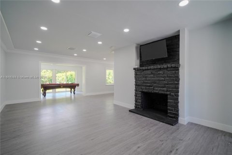 House in Miami, Florida 4 bedrooms, 144.56 sq.m. № 1779118 - photo 4
