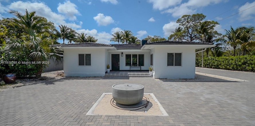 House in Miami, Florida 4 bedrooms, 144.56 sq.m. № 1779118