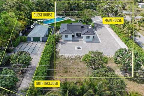 House in Miami, Florida 4 bedrooms, 144.56 sq.m. № 1779118 - photo 21
