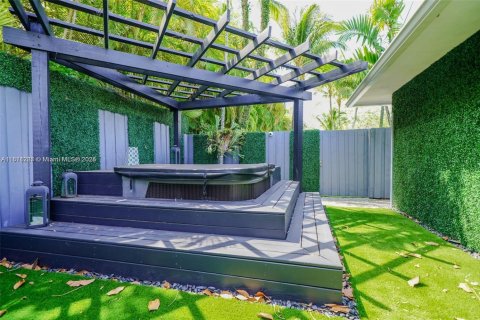 House in Miami, Florida 4 bedrooms, 144.56 sq.m. № 1779118 - photo 13