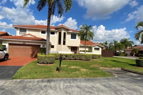 House in Miami, Florida 3 bedrooms, 247.96 sq.m. № 1986864 - photo 1