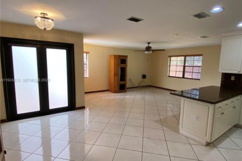 House in Miami, Florida 3 bedrooms, 247.96 sq.m. № 1986864 - photo 8