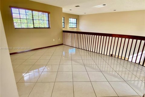 House in Miami, Florida 3 bedrooms, 247.96 sq.m. № 1986864 - photo 28