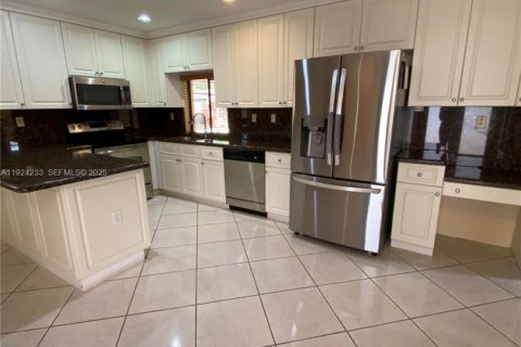 House in Miami, Florida 3 bedrooms, 247.96 sq.m. № 1986864 - photo 13