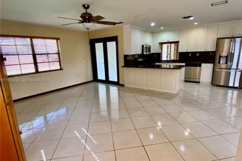 House in Miami, Florida 3 bedrooms, 247.96 sq.m. № 1986864 - photo 7