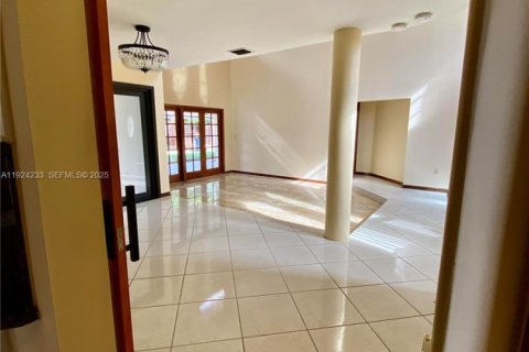 House in Miami, Florida 3 bedrooms, 247.96 sq.m. № 1986864 - photo 24