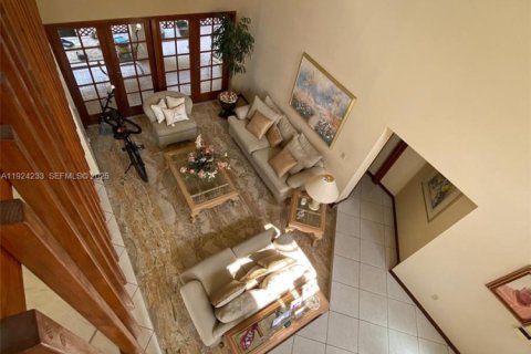 House in Miami, Florida 3 bedrooms, 247.96 sq.m. № 1986864 - photo 2