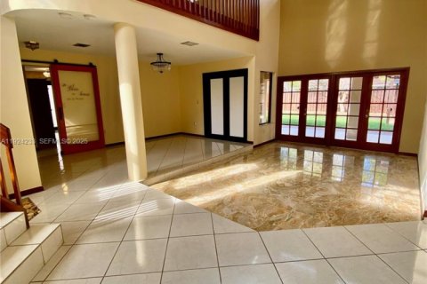 House in Miami, Florida 3 bedrooms, 247.96 sq.m. № 1986864 - photo 5