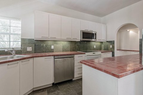 Снять в аренду кондоминиум в Корал-Гейблс, Флорида 2 спальни, 111.48м2, № 1946117 - фото 10