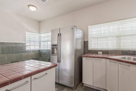 Снять в аренду кондоминиум в Корал-Гейблс, Флорида 2 спальни, 111.48м2, № 1946117 - фото 17