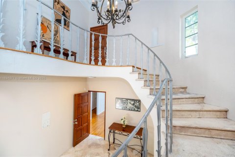 Снять в аренду кондоминиум в Корал-Гейблс, Флорида 2 спальни, 111.48м2, № 1946117 - фото 3