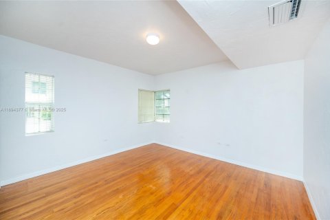 Снять в аренду кондоминиум в Корал-Гейблс, Флорида 2 спальни, 111.48м2, № 1946117 - фото 26