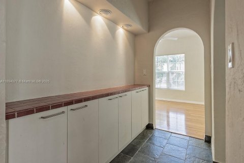 Снять в аренду кондоминиум в Корал-Гейблс, Флорида 2 спальни, 111.48м2, № 1946117 - фото 8