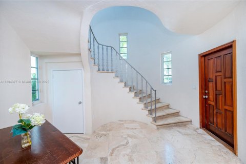 Снять в аренду кондоминиум в Корал-Гейблс, Флорида 2 спальни, 111.48м2, № 1946117 - фото 22