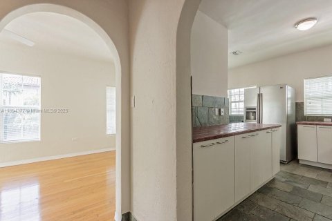 Снять в аренду кондоминиум в Корал-Гейблс, Флорида 2 спальни, 111.48м2, № 1946117 - фото 9