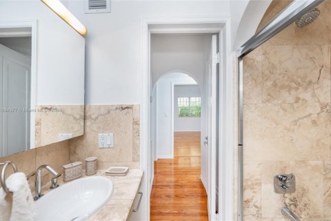 Снять в аренду кондоминиум в Корал-Гейблс, Флорида 2 спальни, 111.48м2, № 1946117 - фото 4