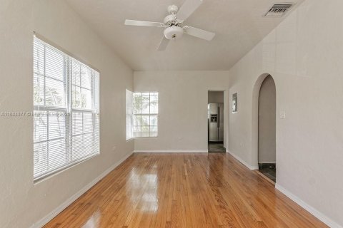 Снять в аренду кондоминиум в Корал-Гейблс, Флорида 2 спальни, 111.48м2, № 1946117 - фото 14