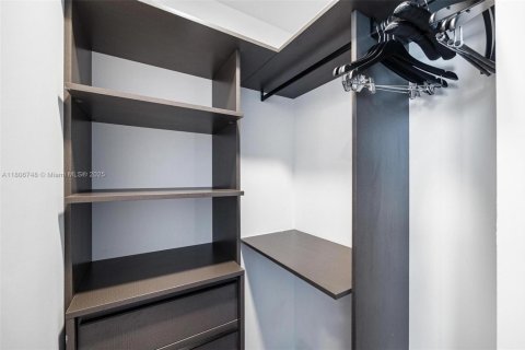Condo in Miami, Florida, 3 bedrooms  № 1864738 - photo 10