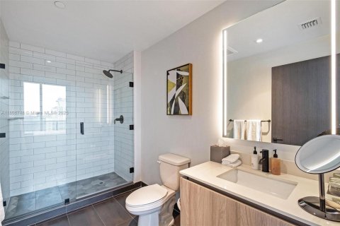 Condo in Miami, Florida, 3 bedrooms  № 1864738 - photo 12
