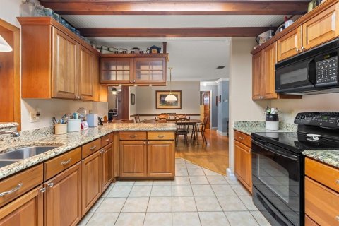House in Orlando, Florida 4 bedrooms, 225.2 sq.m. № 2138240 - photo 7