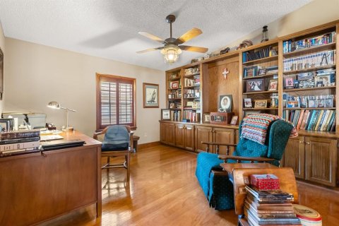 House in Orlando, Florida 4 bedrooms, 225.2 sq.m. № 2138240 - photo 4