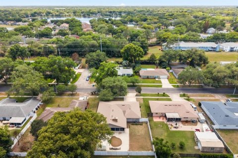 House in Orlando, Florida 4 bedrooms, 225.2 sq.m. № 2138240 - photo 19