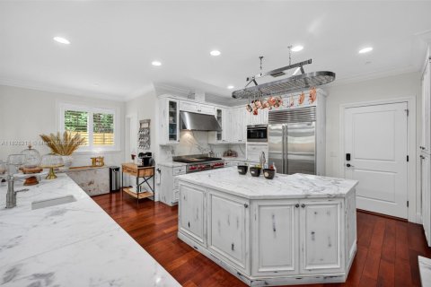 House in Fort Lauderdale, Florida 5 bedrooms, 418.34 sq.m. № 2018854 - photo 22