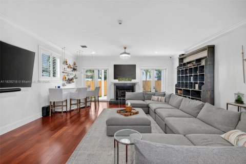 House in Fort Lauderdale, Florida 5 bedrooms, 418.34 sq.m. № 2018854 - photo 14