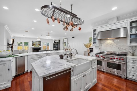 House in Fort Lauderdale, Florida 5 bedrooms, 418.34 sq.m. № 2018854 - photo 23