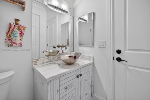 House in Fort Lauderdale, Florida 5 bedrooms, 418.34 sq.m. № 2018854 - photo 18