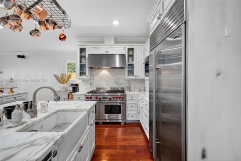 House in Fort Lauderdale, Florida 5 bedrooms, 418.34 sq.m. № 2018854 - photo 24