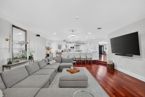 House in Fort Lauderdale, Florida 5 bedrooms, 418.34 sq.m. № 2018854 - photo 17