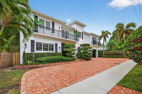 House in Fort Lauderdale, Florida 5 bedrooms, 418.34 sq.m. № 2018854