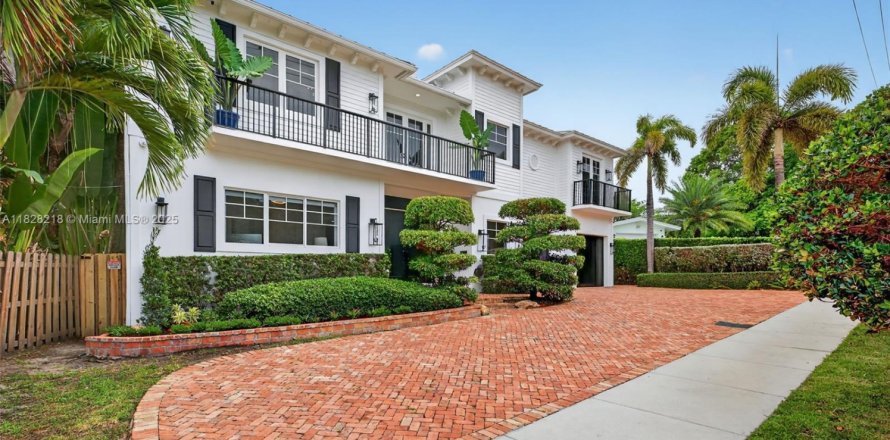 House in Fort Lauderdale, Florida 5 bedrooms, 418.34 sq.m. № 2018854