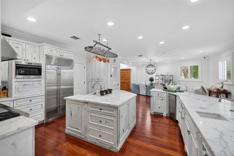 House in Fort Lauderdale, Florida 5 bedrooms, 418.34 sq.m. № 2018854 - photo 27