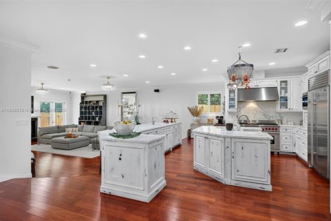 House in Fort Lauderdale, Florida 5 bedrooms, 418.34 sq.m. № 2018854 - photo 11