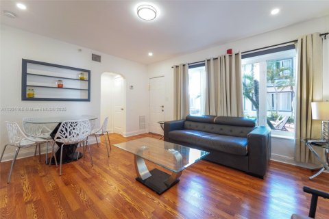 House in Miami Beach, Florida 3 bedrooms, 104.05 sq.m. № 1955965 - photo 3